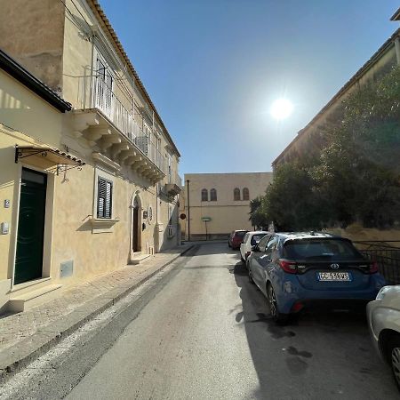 Casa Crispi Hotel Noto Exterior foto