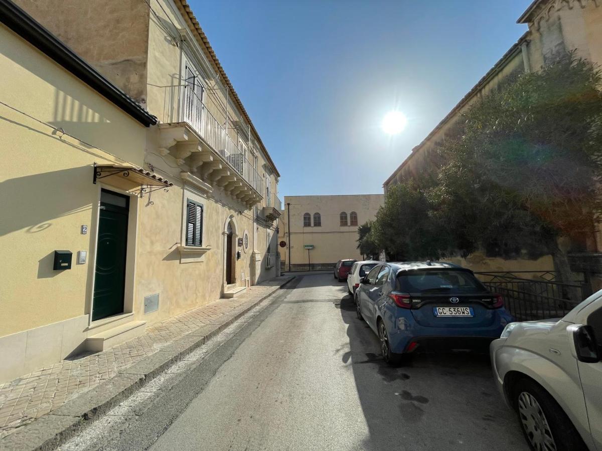 Casa Crispi Hotel Noto Exterior foto