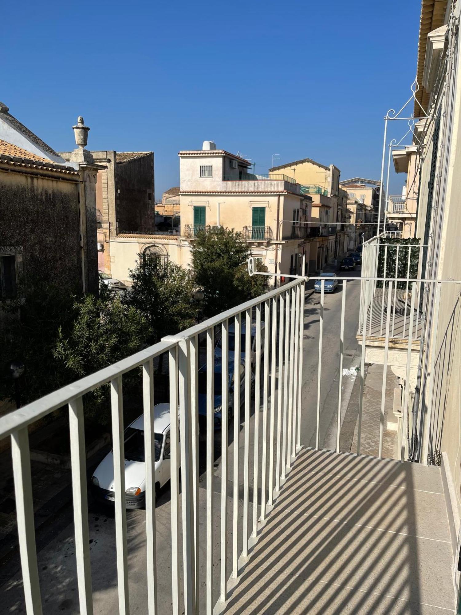 Casa Crispi Hotel Noto Exterior foto